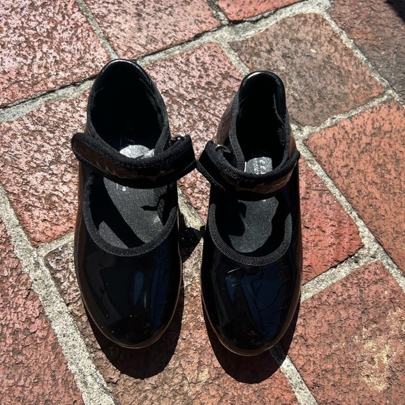 Tap Shoes For Girls. Size 5 1/2 youth, 6 children, and 6 children - Picture 7 of 9